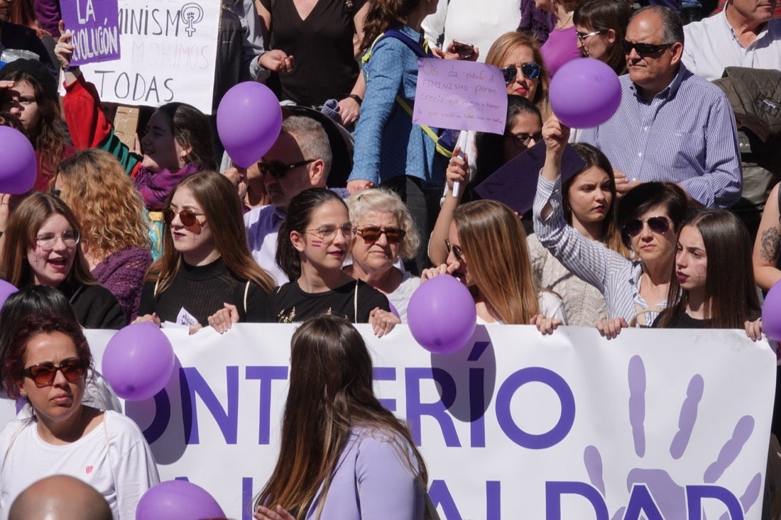 Repaso completo en imágenes a una marcha multitudinaria este Día de la Mujer en Granada