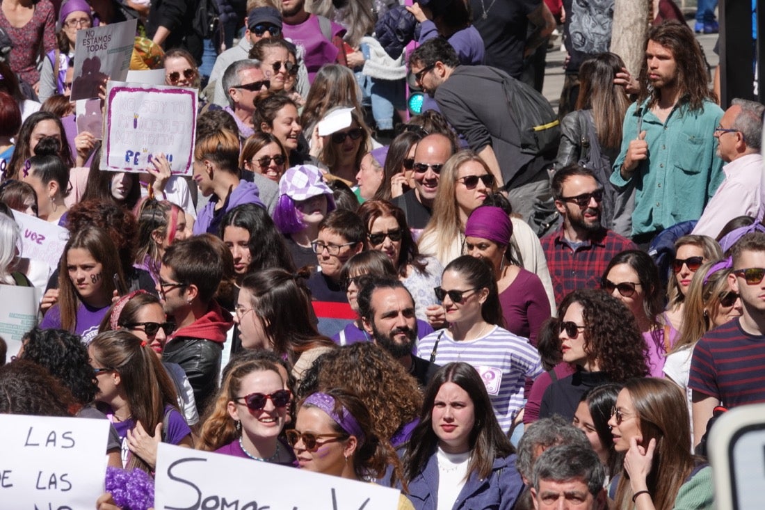 Repaso completo en imágenes a una marcha multitudinaria este Día de la Mujer en Granada