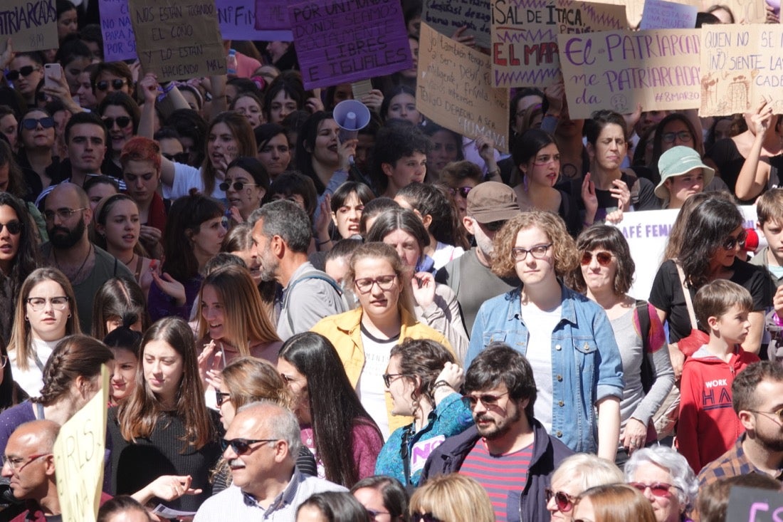 Repaso completo en imágenes a una marcha multitudinaria este Día de la Mujer en Granada