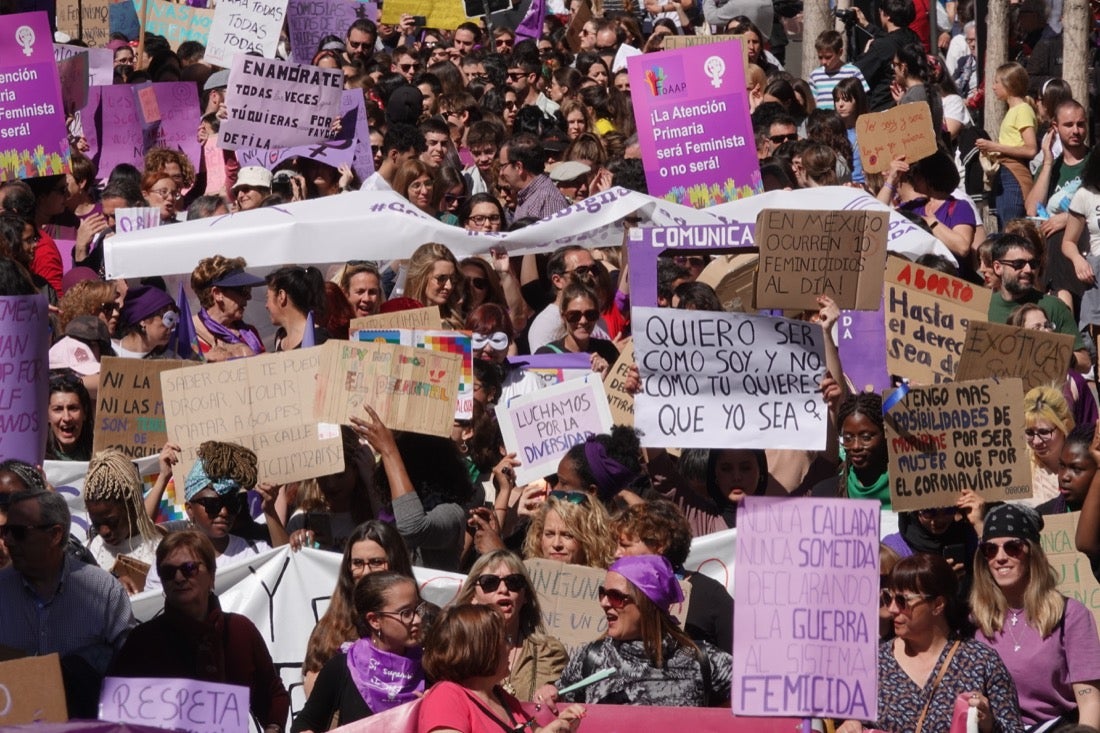Repaso completo en imágenes a una marcha multitudinaria este Día de la Mujer en Granada