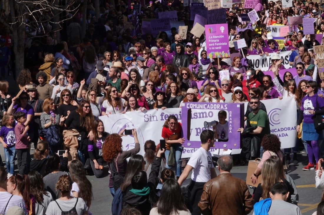Repaso completo en imágenes a una marcha multitudinaria este Día de la Mujer en Granada