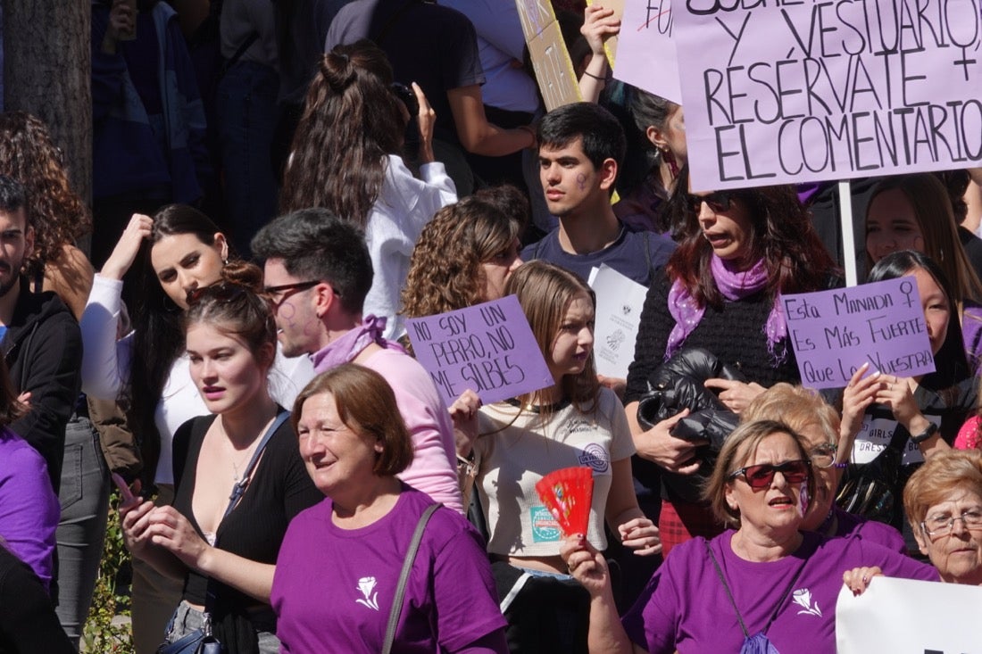 Repaso completo en imágenes a una marcha multitudinaria este Día de la Mujer en Granada