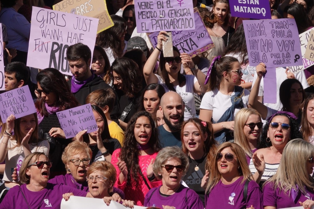 Repaso completo en imágenes a una marcha multitudinaria este Día de la Mujer en Granada