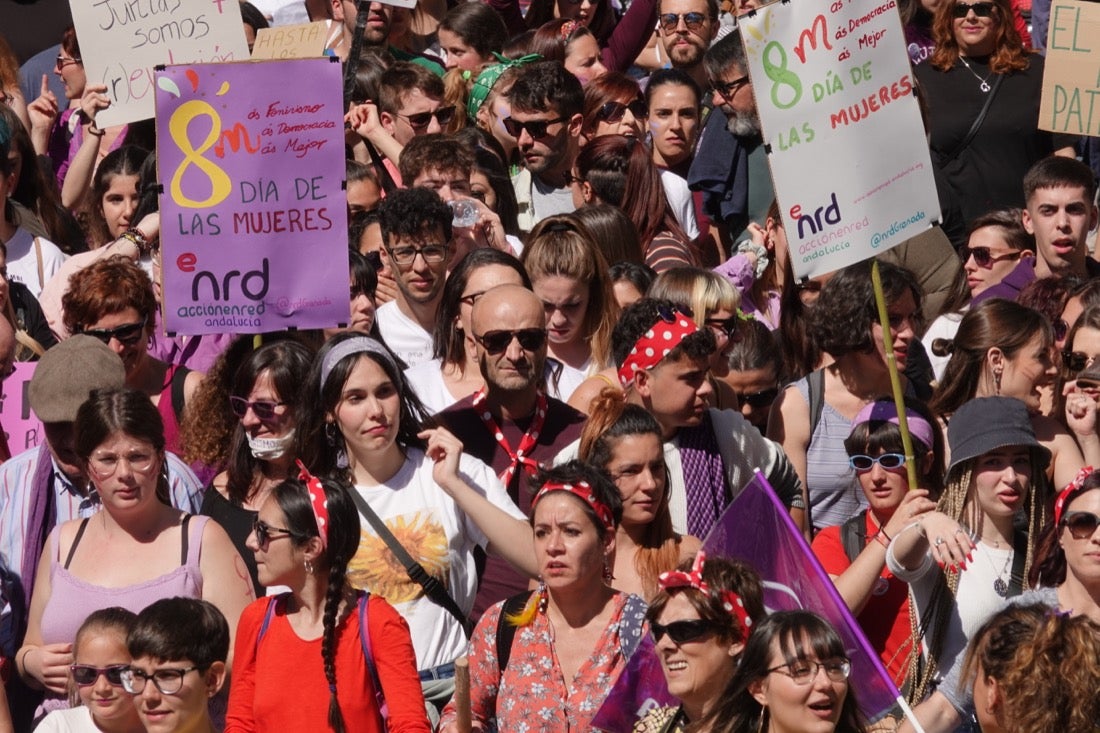 Repaso completo en imágenes a una marcha multitudinaria este Día de la Mujer en Granada