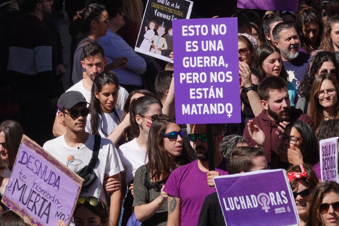 Repaso completo en imágenes a una marcha multitudinaria este Día de la Mujer en Granada
