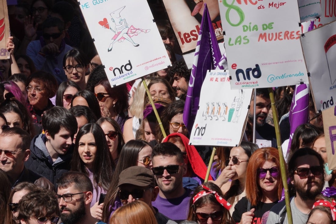 Repaso completo en imágenes a una marcha multitudinaria este Día de la Mujer en Granada