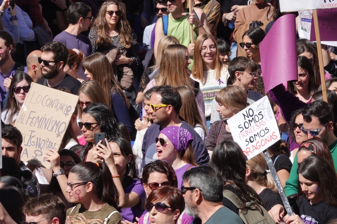 Repaso completo en imágenes a una marcha multitudinaria este Día de la Mujer en Granada