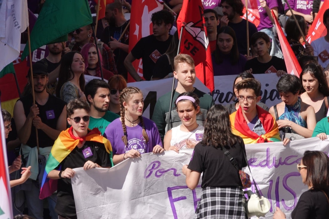 Repaso completo en imágenes a una marcha multitudinaria este Día de la Mujer en Granada