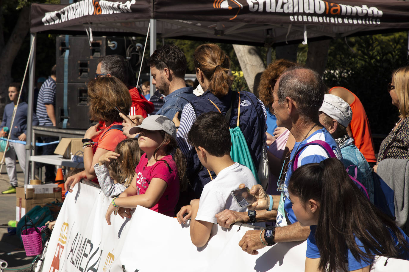 Ambiente festivo en la octava Carrera de la Mujer. 