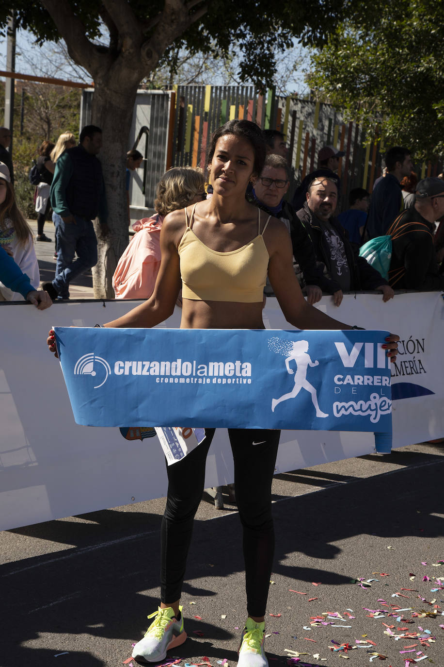 Ambiente festivo en la octava Carrera de la Mujer. 