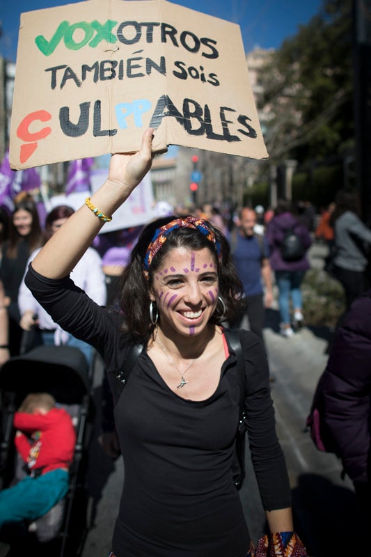 Miles de manifestantes han portada pancartas con mensajes reivindicativos