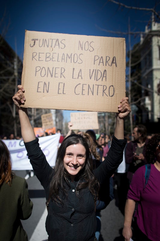 Miles de manifestantes han portada pancartas con mensajes reivindicativos