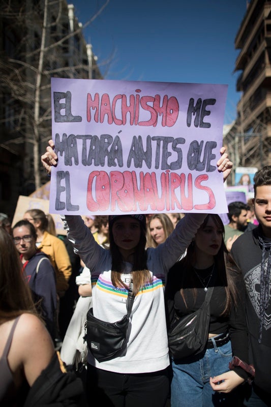 Miles de manifestantes han portada pancartas con mensajes reivindicativos