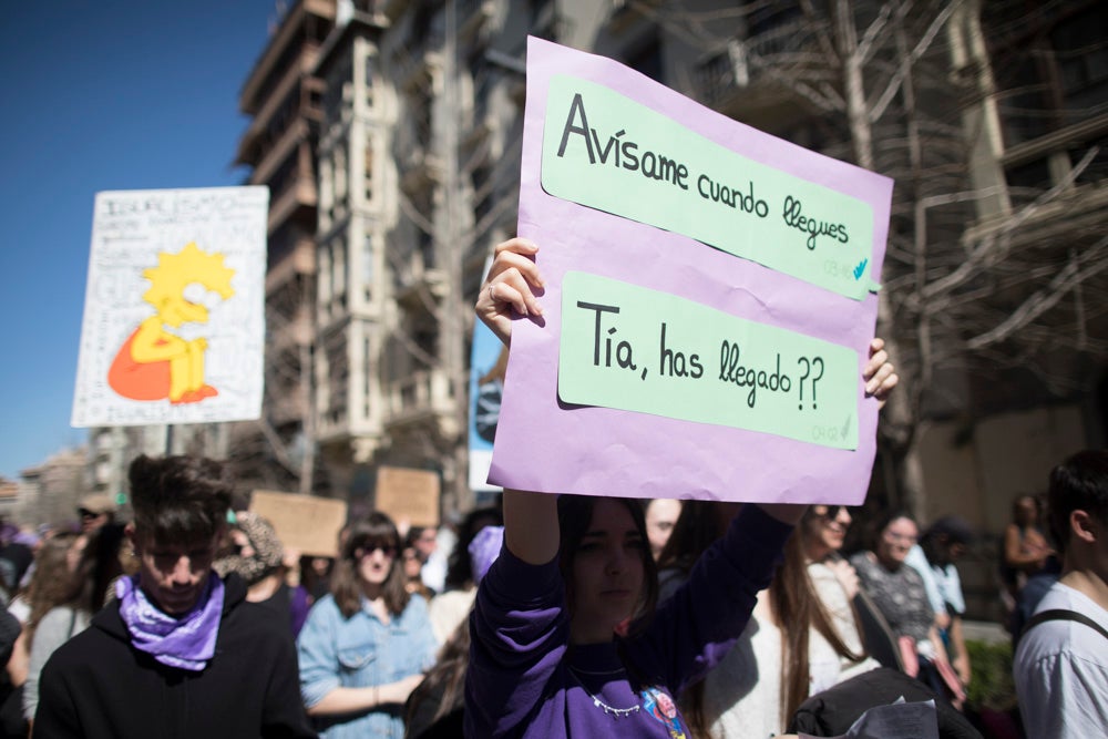 Miles de manifestantes han portada pancartas con mensajes reivindicativos