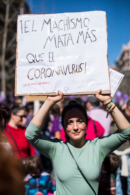 Miles de manifestantes han portada pancartas con mensajes reivindicativos