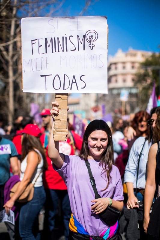 Miles de manifestantes han portada pancartas con mensajes reivindicativos