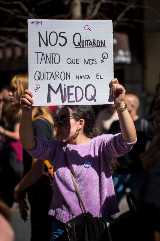 Miles de manifestantes han portada pancartas con mensajes reivindicativos