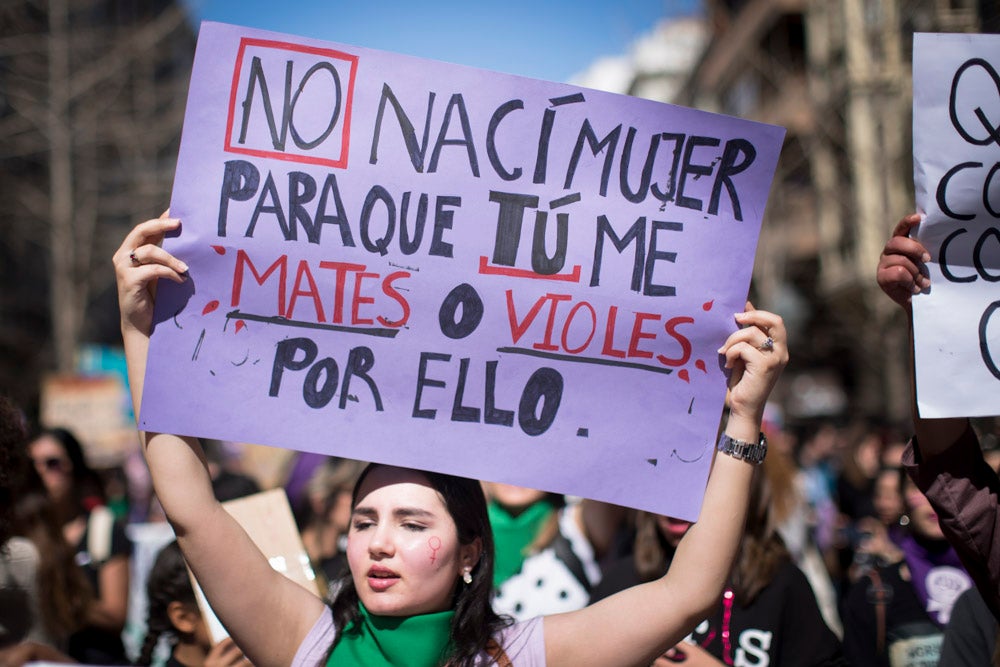 Miles de manifestantes han portada pancartas con mensajes reivindicativos