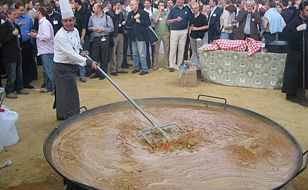 Imagen principal - Calcula que ha dado de comer a más de un millón de personas. 