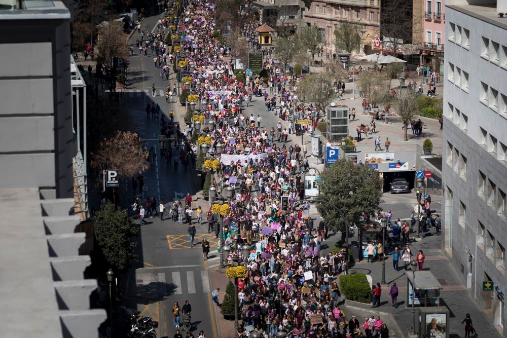 Repaso completo en imágenes a una marcha multitudinaria este Día de la Mujer en Granada