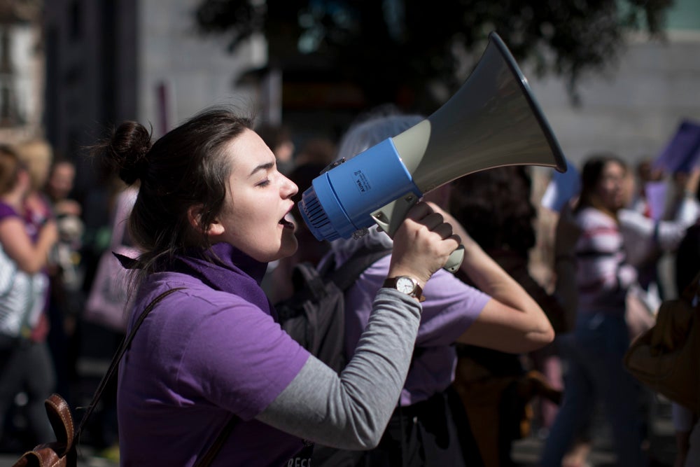 Repaso completo en imágenes a una marcha multitudinaria este Día de la Mujer en Granada