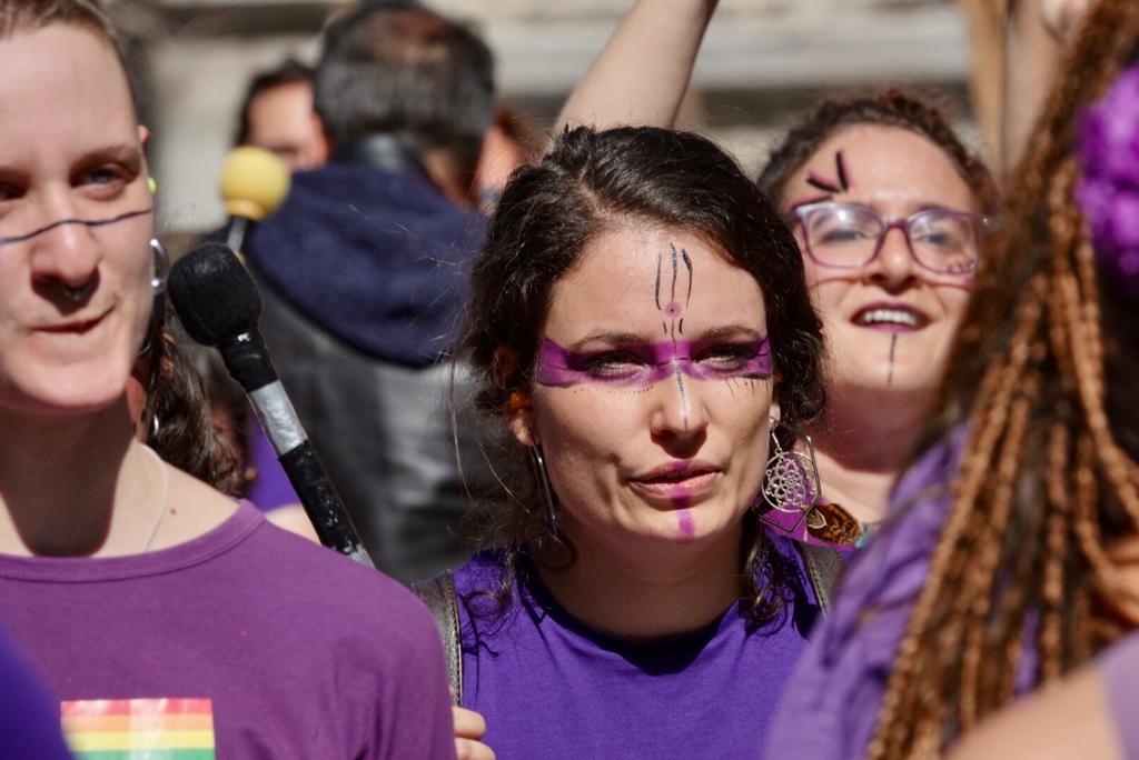 Repaso completo en imágenes a una marcha multitudinaria este Día de la Mujer en Granada