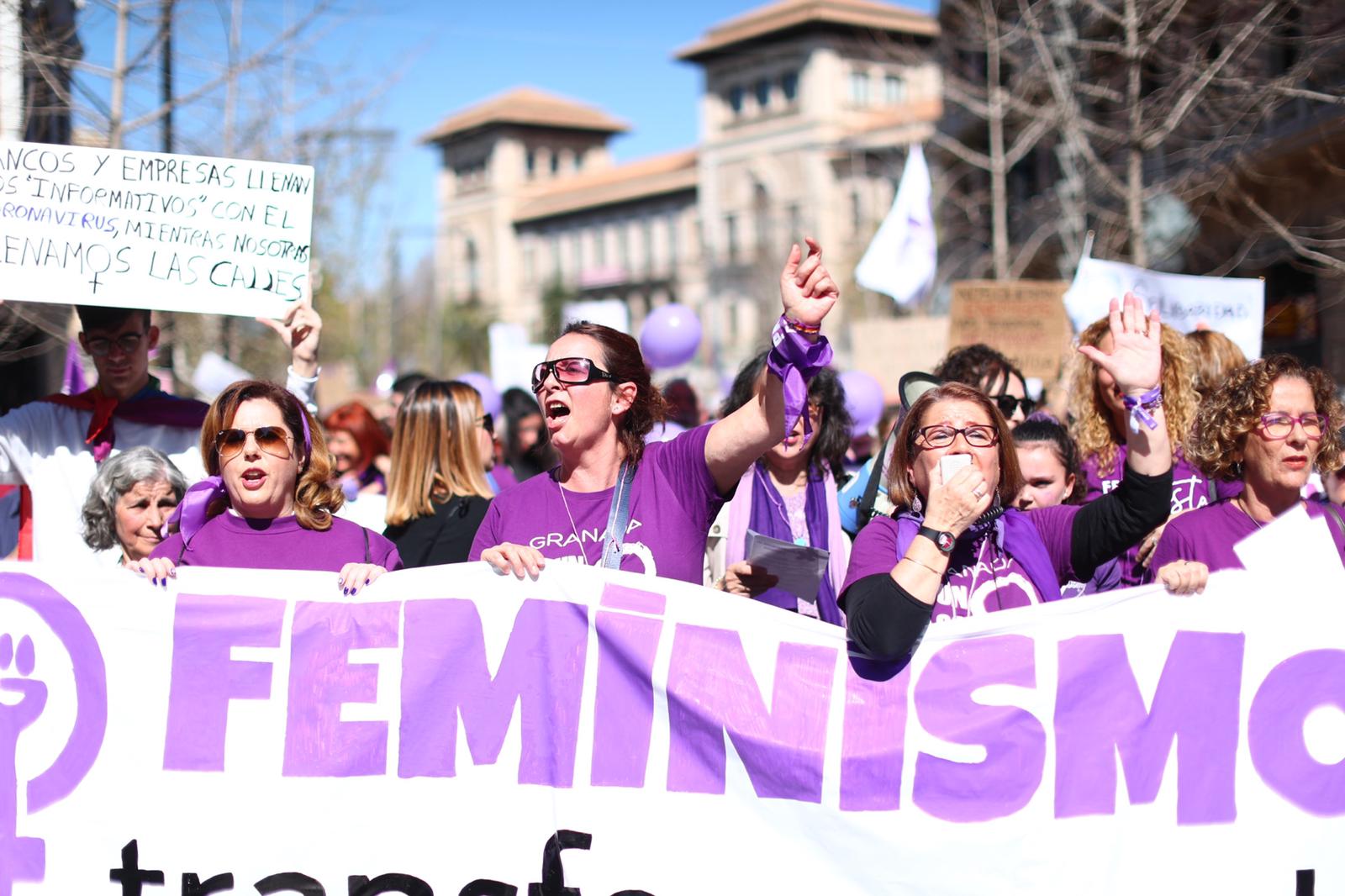 Repaso completo en imágenes a una marcha multitudinaria este Día de la Mujer en Granada