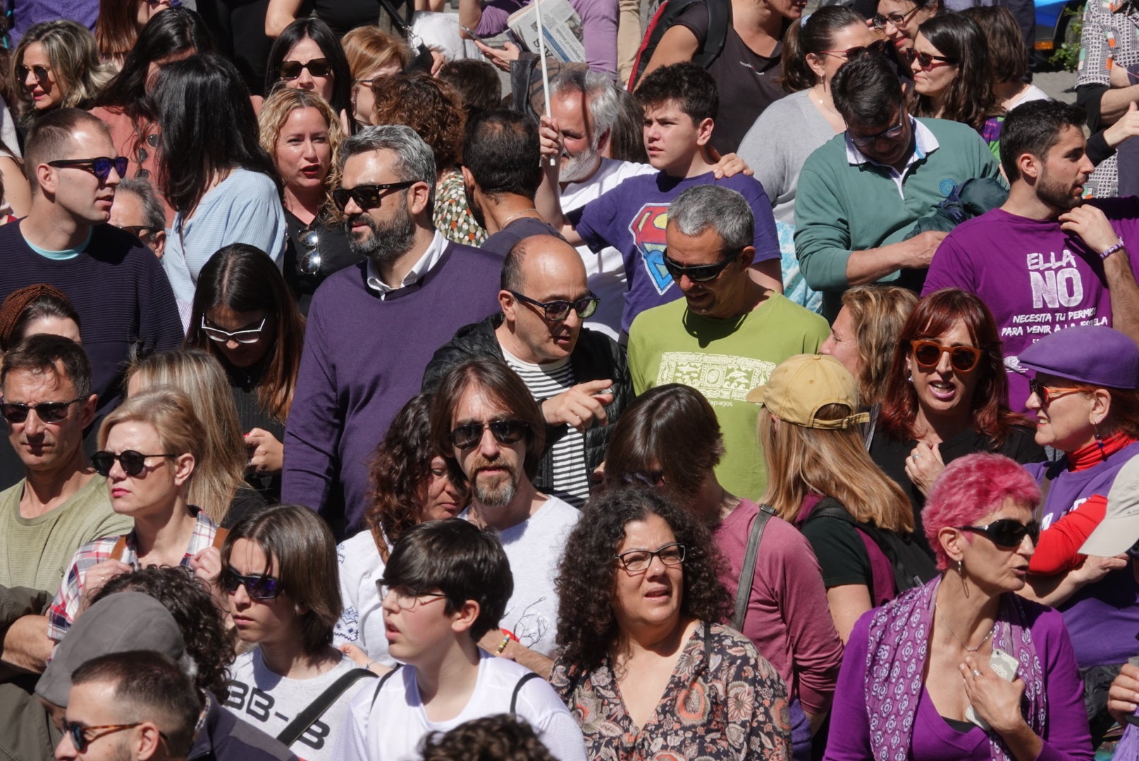 Repaso completo en imágenes a una marcha multitudinaria este Día de la Mujer en Granada