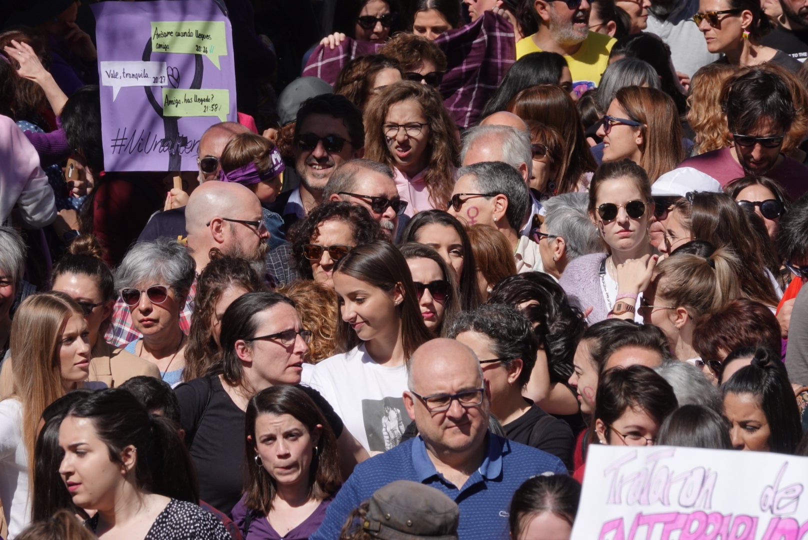 Repaso completo en imágenes a una marcha multitudinaria este Día de la Mujer en Granada
