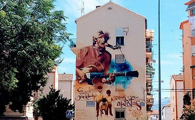 Imagen principal - Grafiti dedicado al músico Jesús Arias. Las otroas dos imágenes son del Centro de Servicios Sociales de La Chana grafiteado por el colectivo Boamistura.