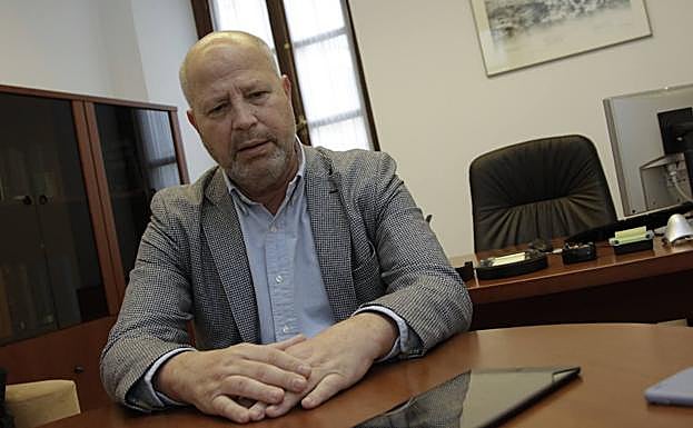 Imagen principal - Entrevista Javier Imbroda: «Hemos tenido un problema de comunicación en Granada. Asumo mi responsabilidad»