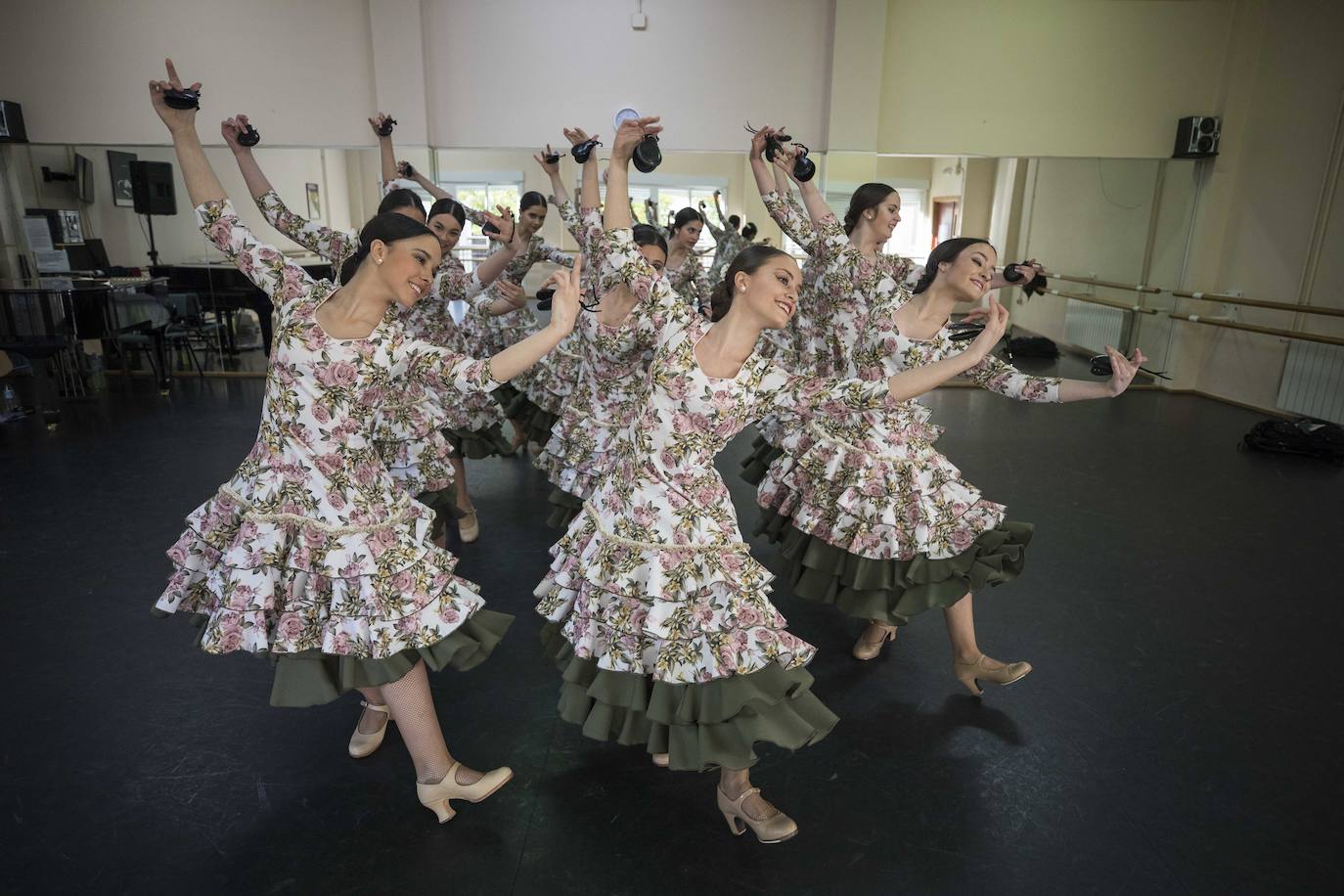 Un grupo de alumnas del Conservatorio Profesional de Danza Reina Sofía, de Granada, triunfa en el festival más prestigioso de España con una coreografía ideada por ellas mismas