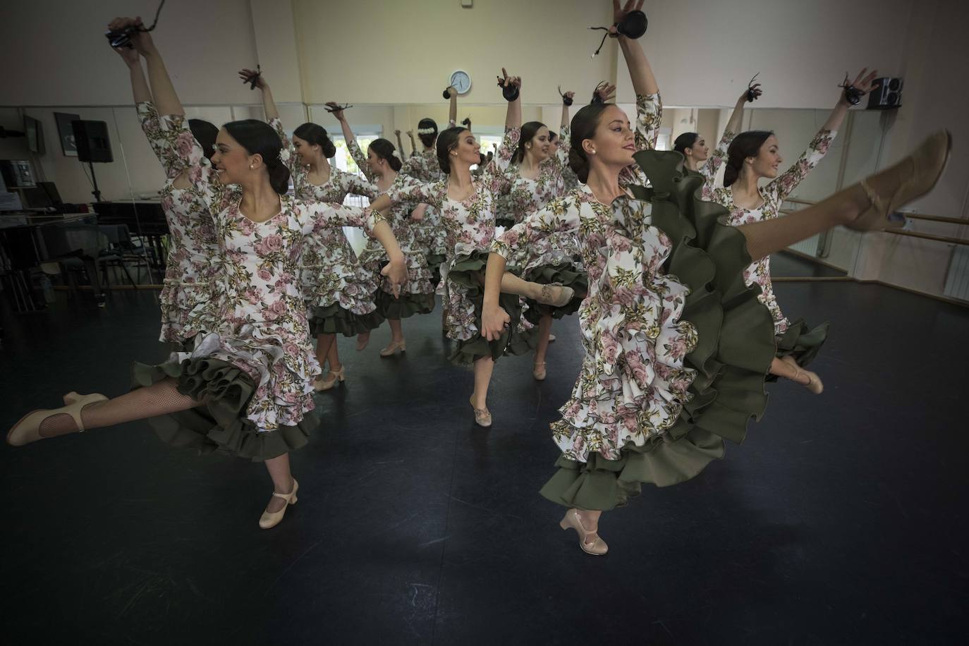 Un grupo de alumnas del Conservatorio Profesional de Danza Reina Sofía, de Granada, triunfa en el festival más prestigioso de España con una coreografía ideada por ellas mismas