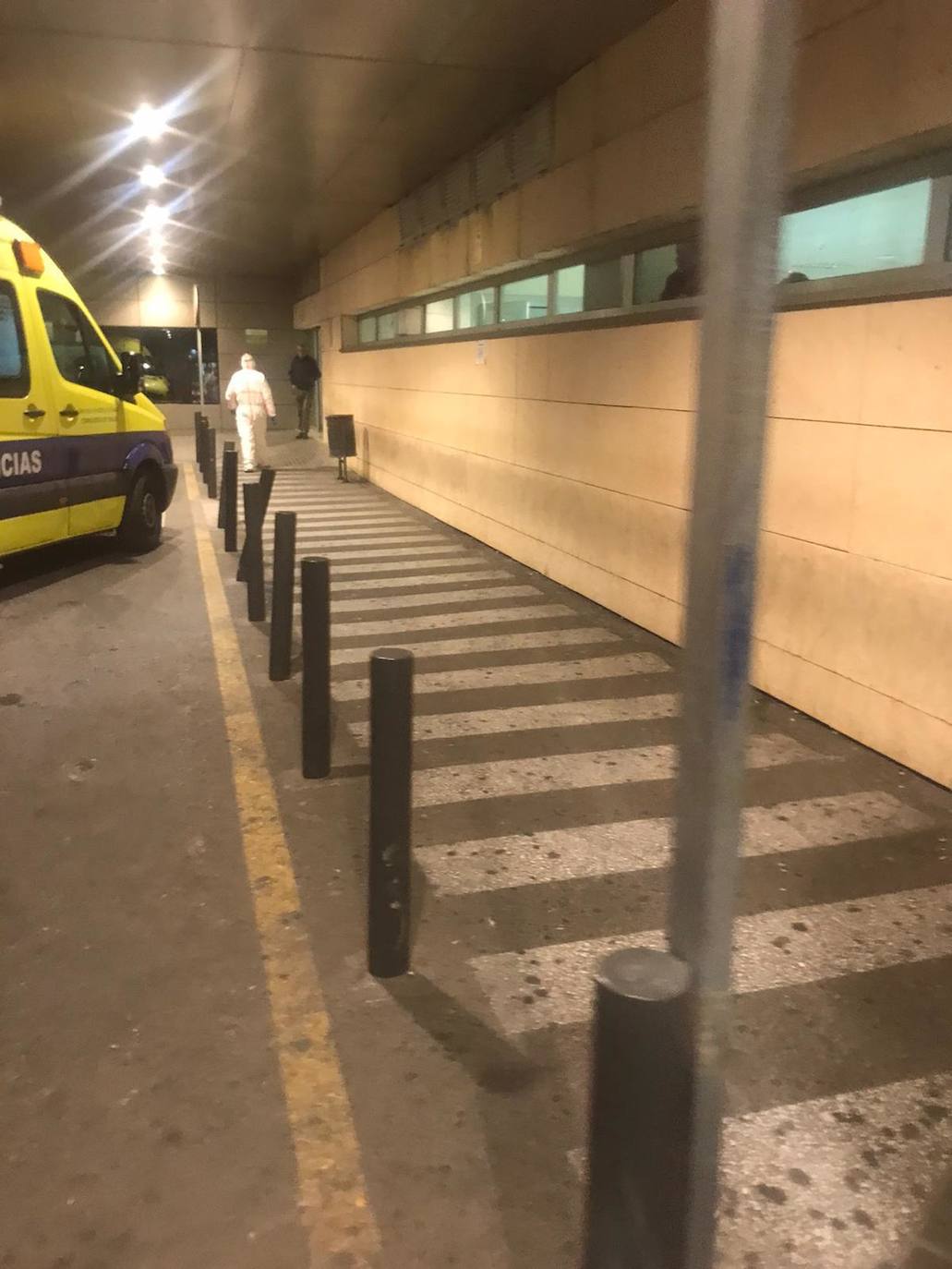 Puerta de acceso al servicio de urgencias del Hospital Ciudad de Jaén. IDEAL