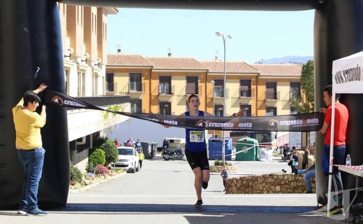 Imagen de la llegada del ganador de la última carrera San José Arrambla en Guadix. 