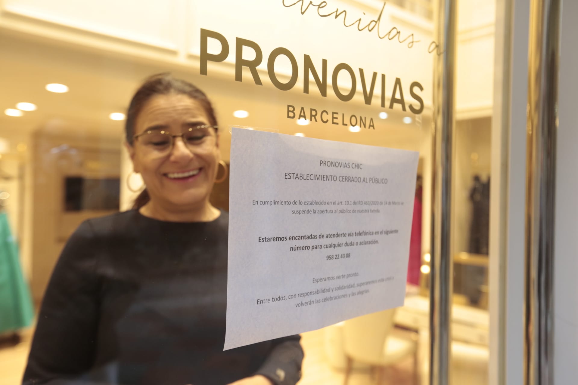 Calles vacías, vagones de metro sin apenas personas y autobuses con menos afluencia que nunca. Así está la ciudad de Granada tras el confinamiento declarado por el estado de alarma