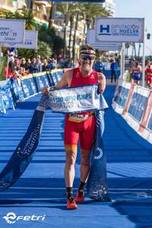 El granadino José Abril, durante su entrada a la meta del Europeo