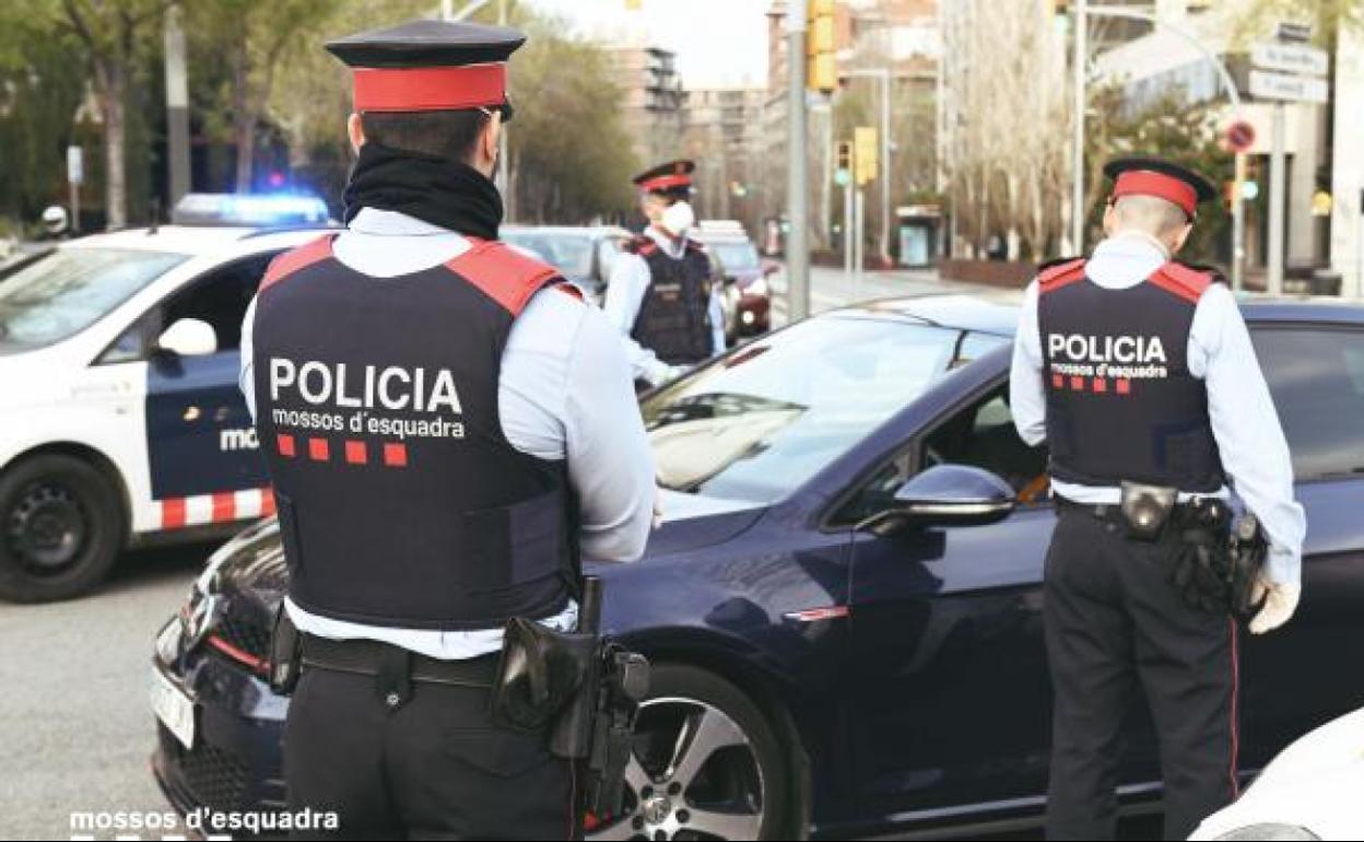 Mossos d'Esquadra despliegan controles para evitar desplazamientos a segundas residencias. 