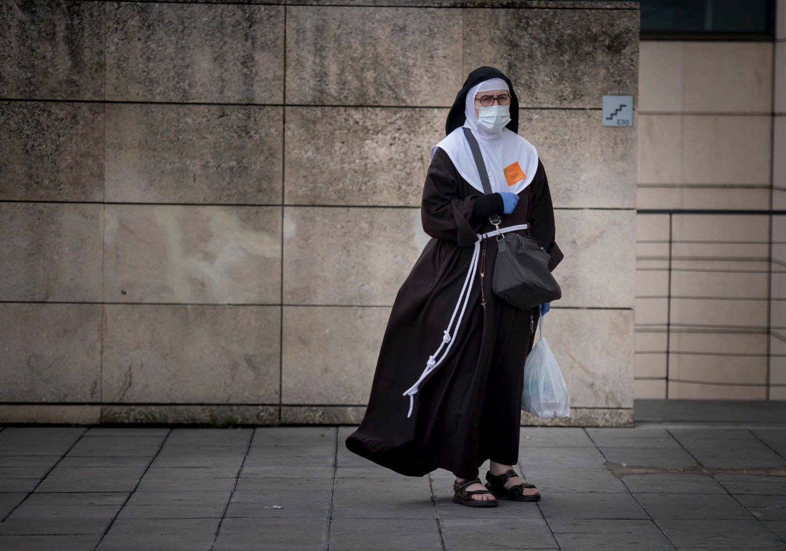 Siguen las imágenes de calles desiertas en la capital en pleno estado de alarma