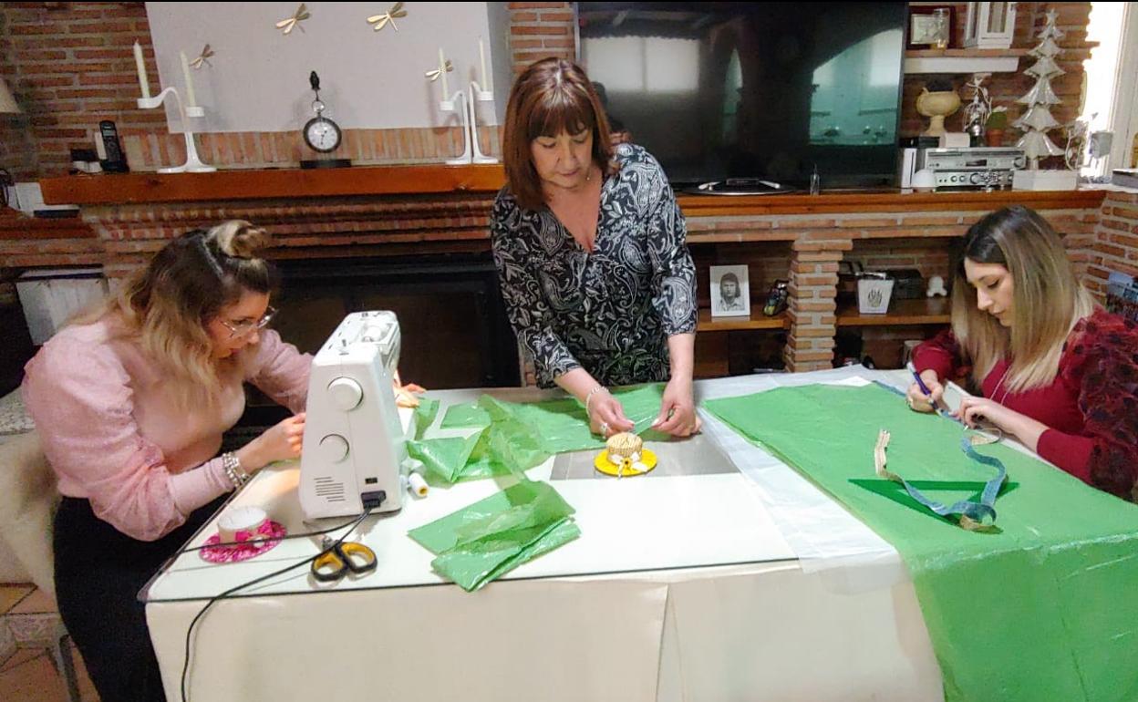 Taller improvisado en un casa de Monachil