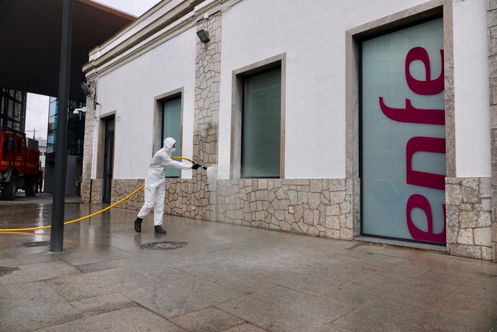 La capital vive una nueva semana de cuarentena con menos gente circulando y las Fuerzas y cuerpos de Seguridad del estado manteniendo el orden