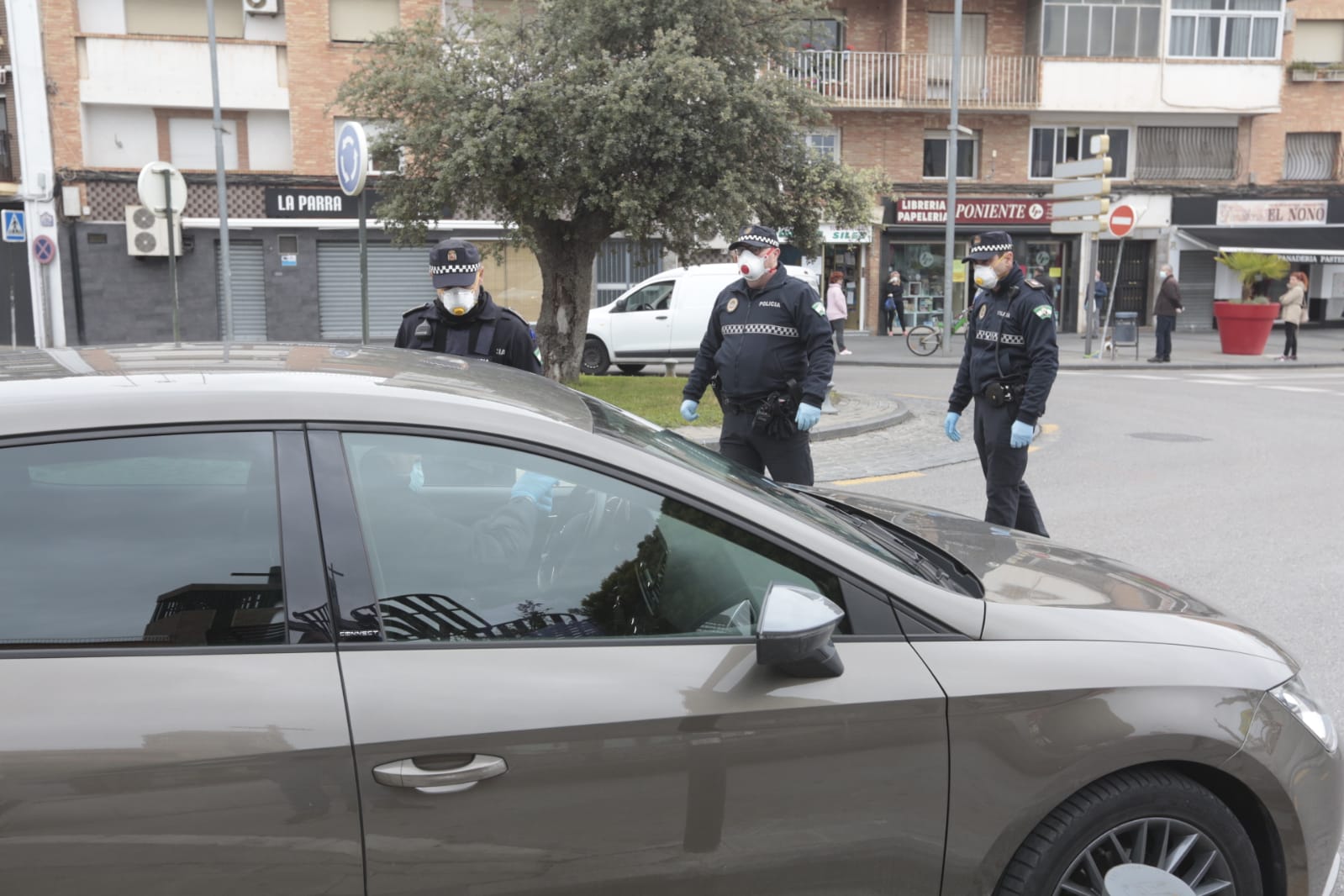 La capital vive una nueva semana de cuarentena con menos gente circulando y las Fuerzas y cuerpos de Seguridad del estado manteniendo el orden