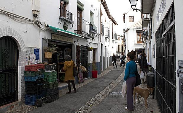 Calle Agua del Albaicín, junto a Plaza Larga.
