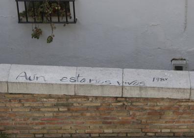 Imagen secundaria 1 - Carvajales, pintada en las escaleras y subida a La Alhambra. 