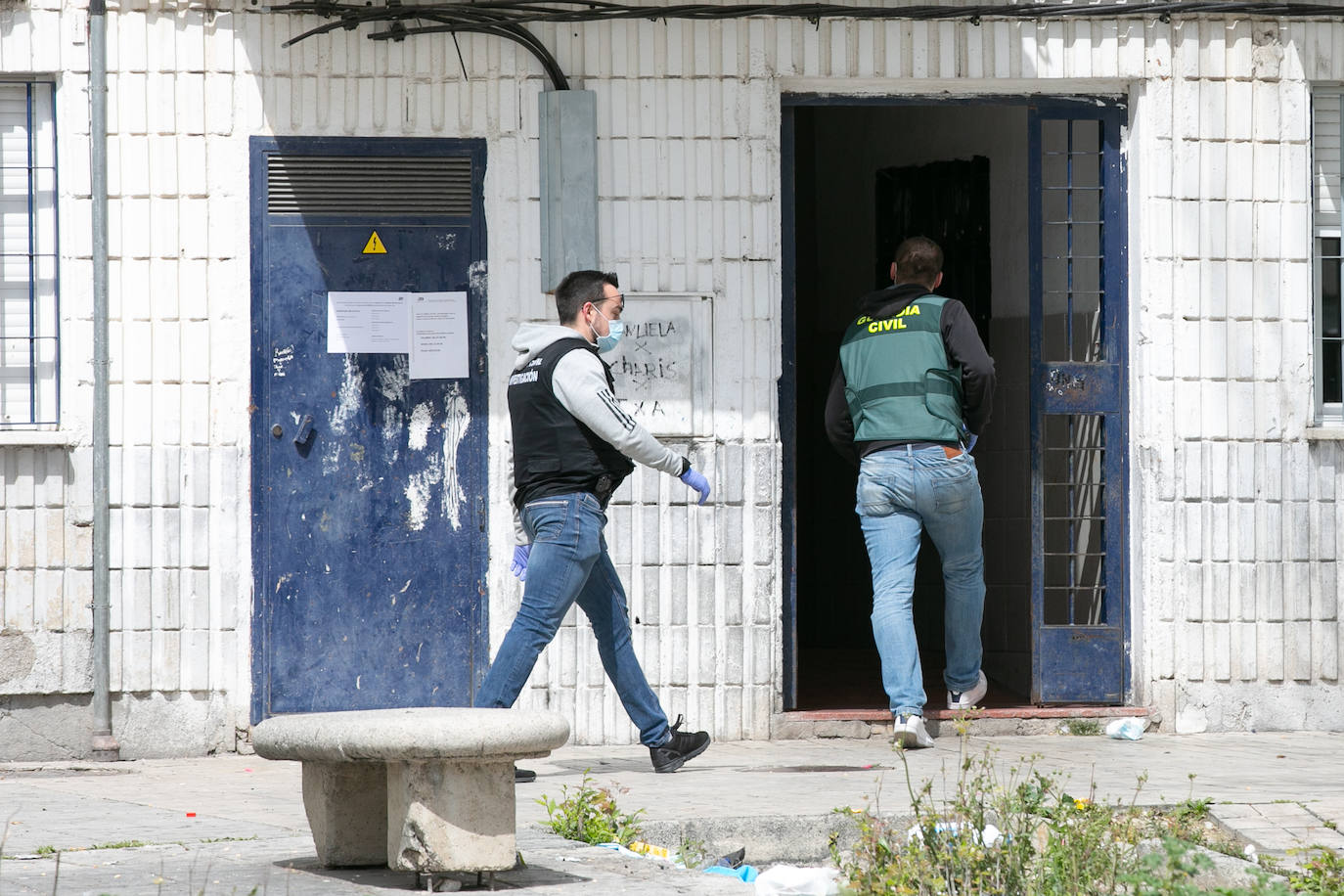 Tras atropellar a un guardia civil, el conocido delincuente huyó a Almanjáyar, donde fue detenido tras esconderse