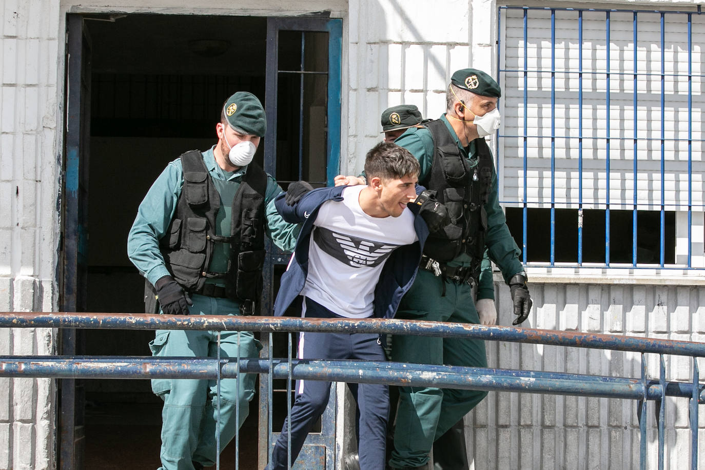 Tras atropellar a un guardia civil, el conocido delincuente huyó a Almanjáyar, donde fue detenido tras esconderse