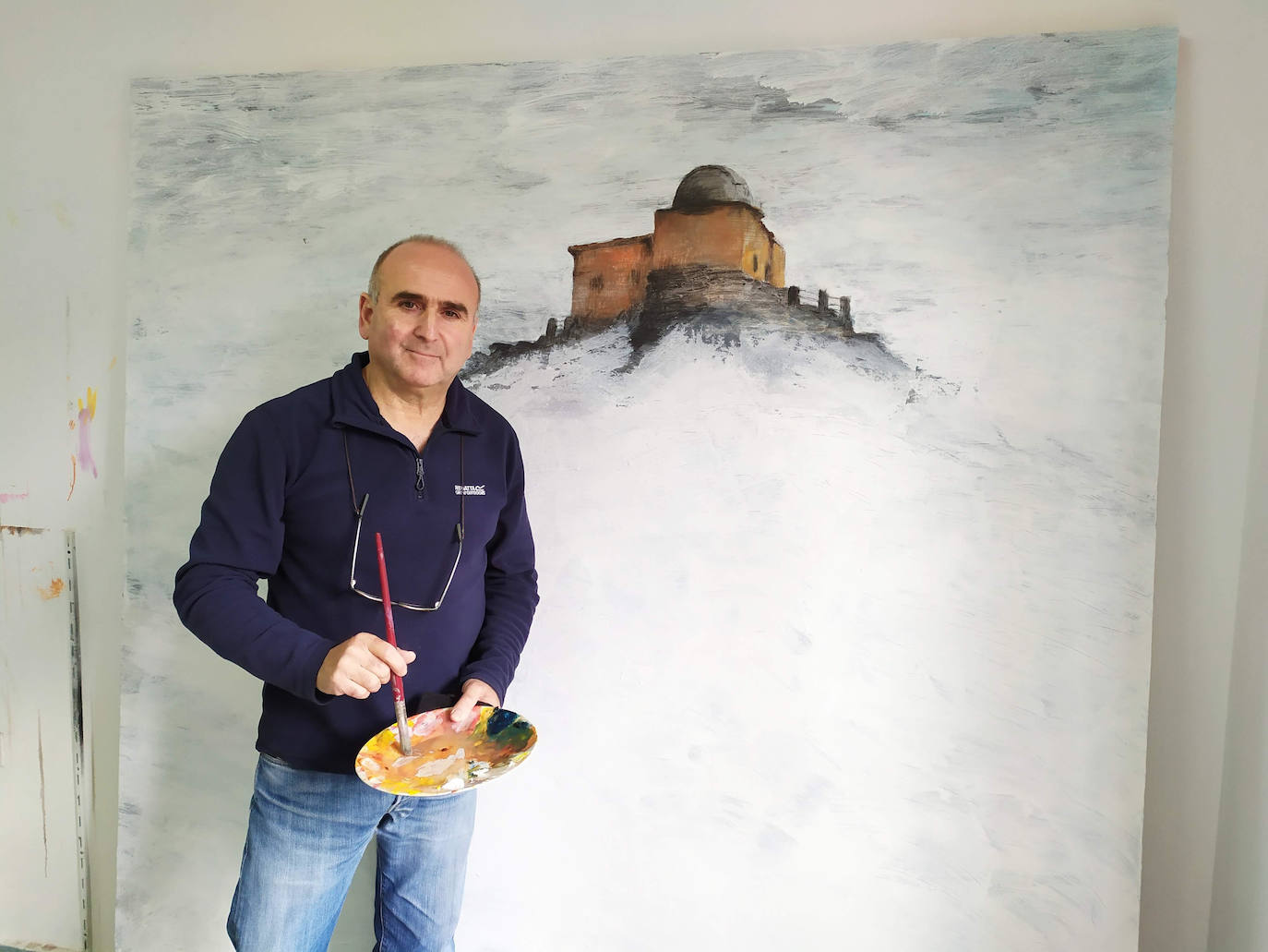 Juan Vida aprovecha el aislamiento para retocar sus obras.