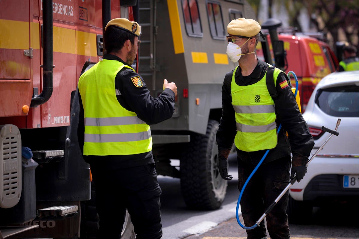 La UME contingúa así con sus labores de desinfección y tomando presencia en las calles de diferentes municipios de la comarca