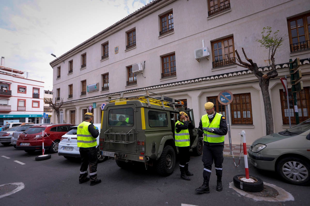 La UME contingúa así con sus labores de desinfección y tomando presencia en las calles de diferentes municipios de la comarca