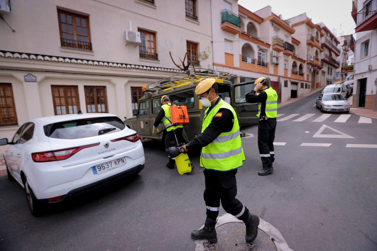 La UME contingúa así con sus labores de desinfección y tomando presencia en las calles de diferentes municipios de la comarca